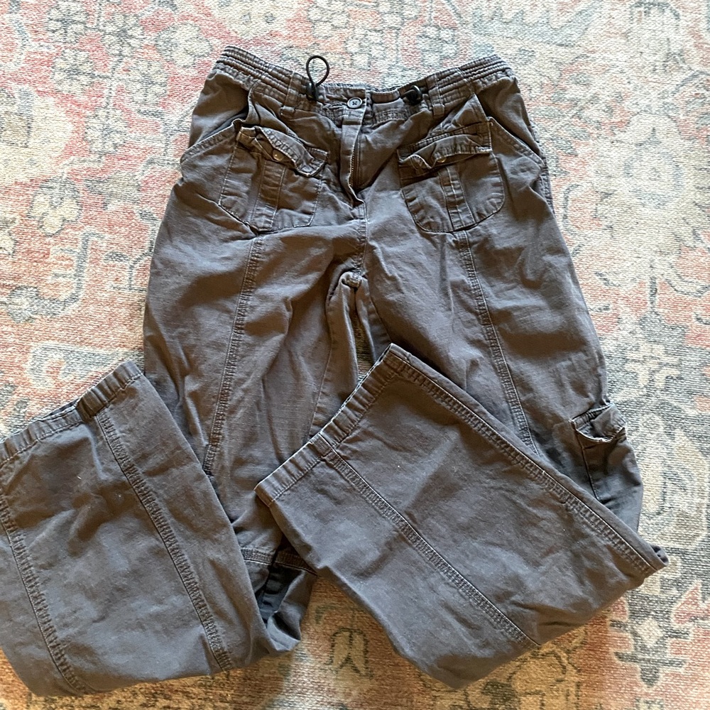 Brandy Melville dark grey cargos ❄️